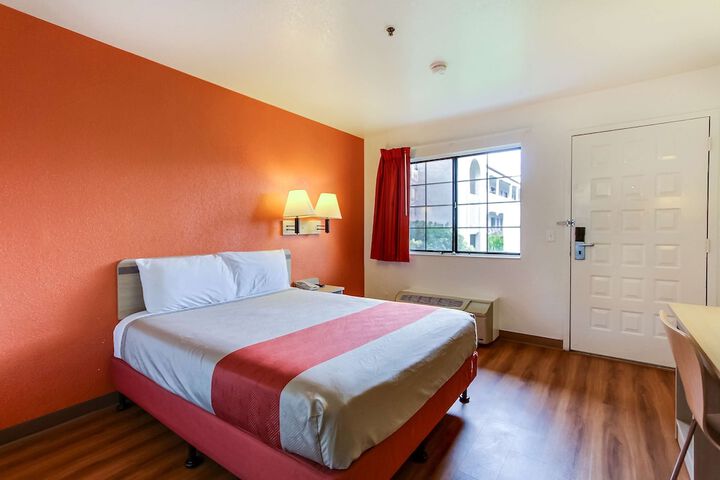Room 11 of 23