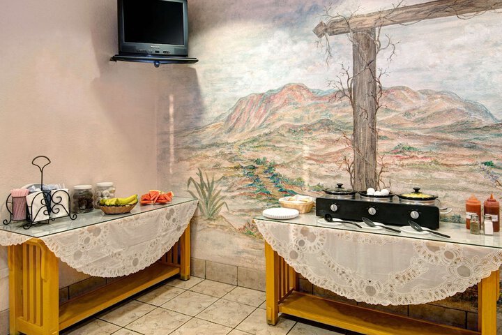 Breakfast/Coffee Service 21 of 25