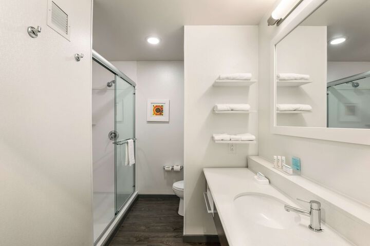 Room 18 of 32