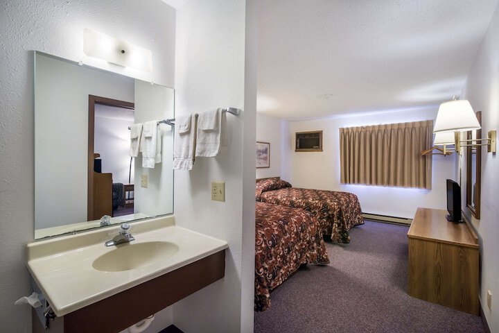 Room 15 of 33
