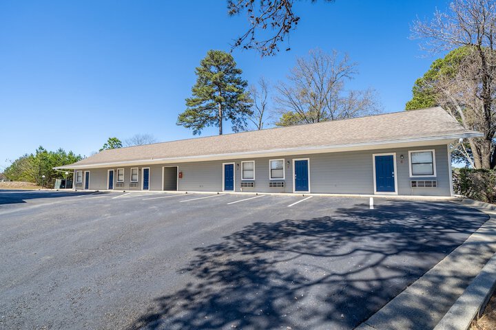 The Hamilton - Lakefront & Studio Suites Hot Springs