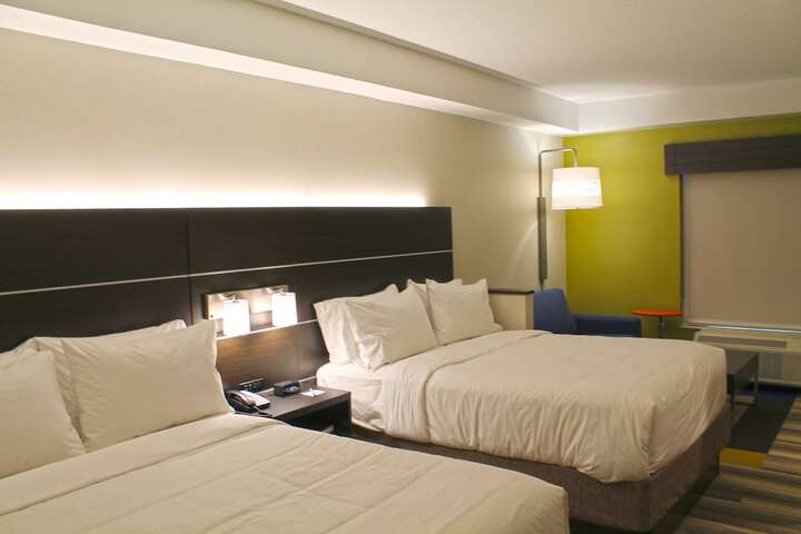 Room 32 of 63