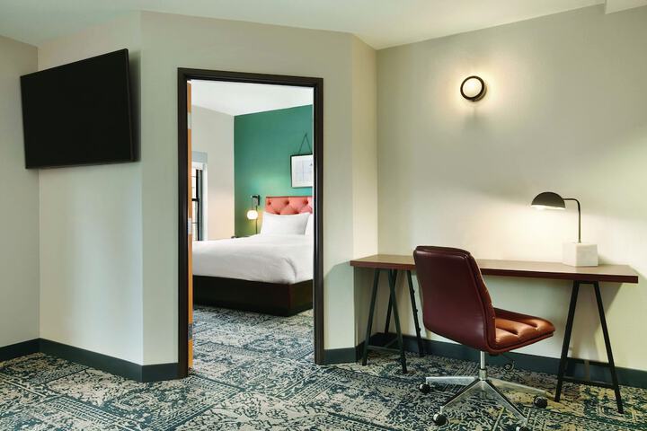 Room 8 of 33
