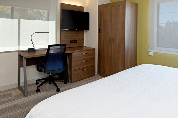 Room 11 of 38
