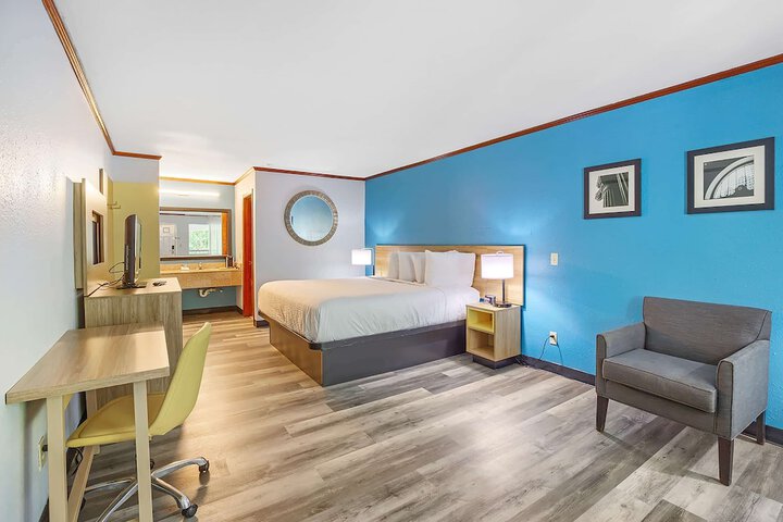 Room 15 of 18