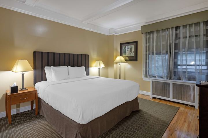 Room 34 of 82