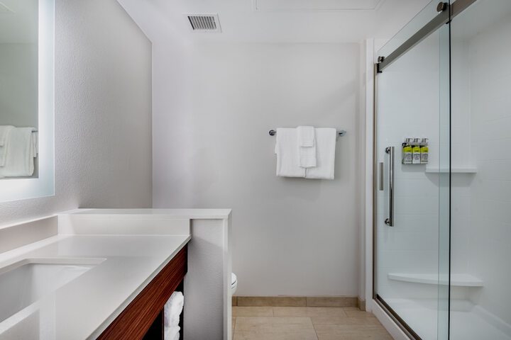 Holiday Inn Express & Suites Santa Ana - Orange County by IHG