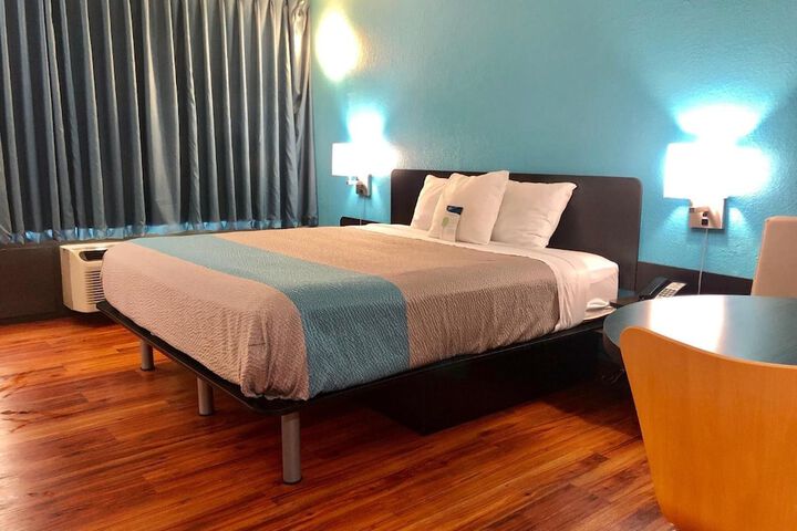 Room 27 of 39
