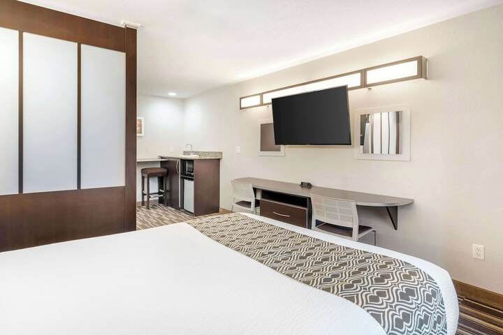 Room 28 of 43