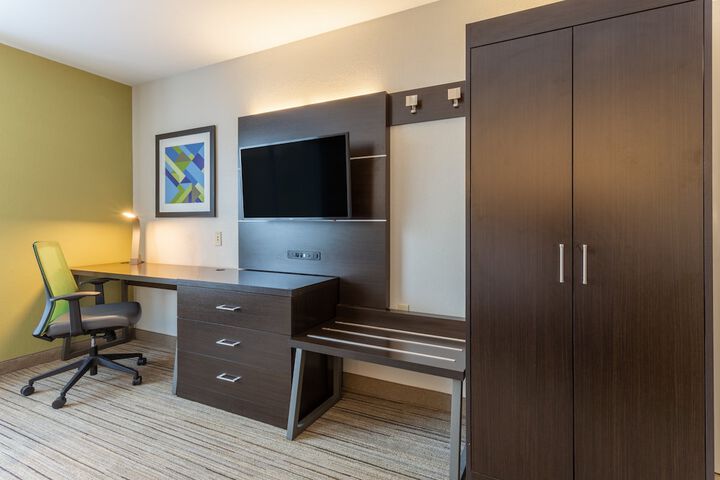 Room 17 of 36