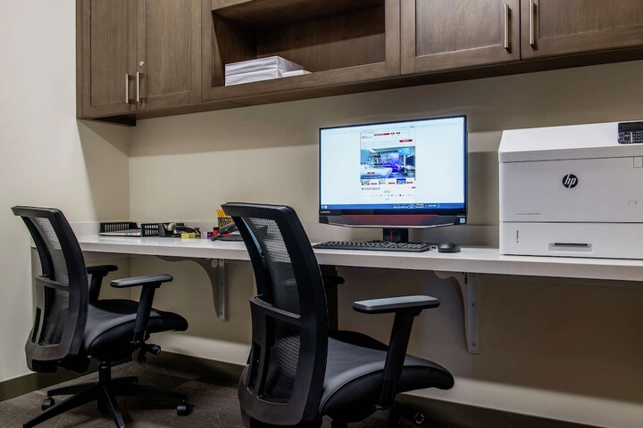 Business Center 20 of 20