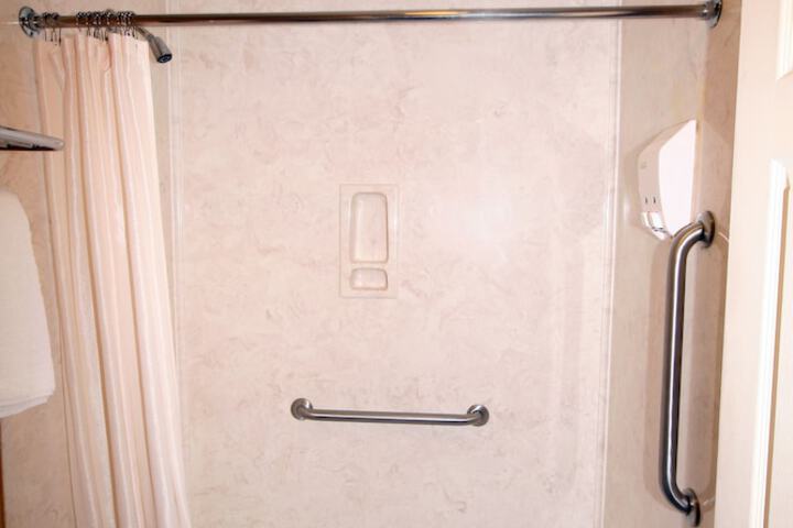 Room 17 of 28