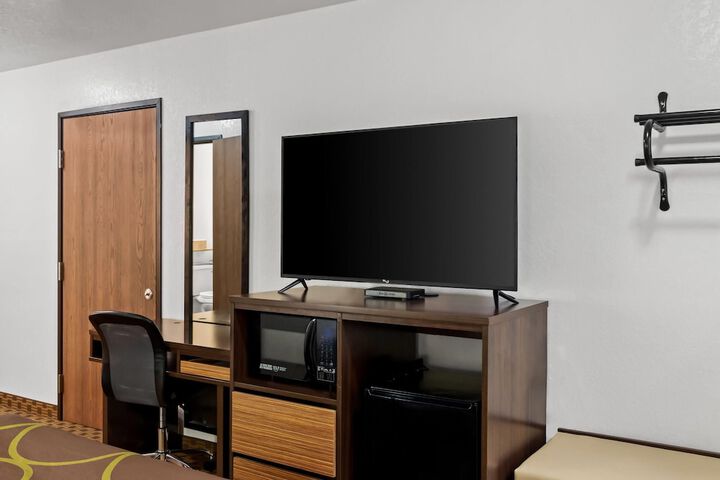 Super 8 by Wyndham Santa Rosa
