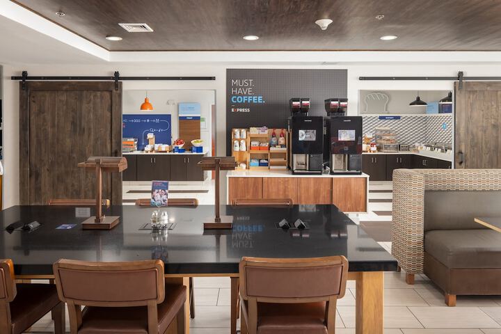 Holiday Inn Express & Suites Carrollton by IHG