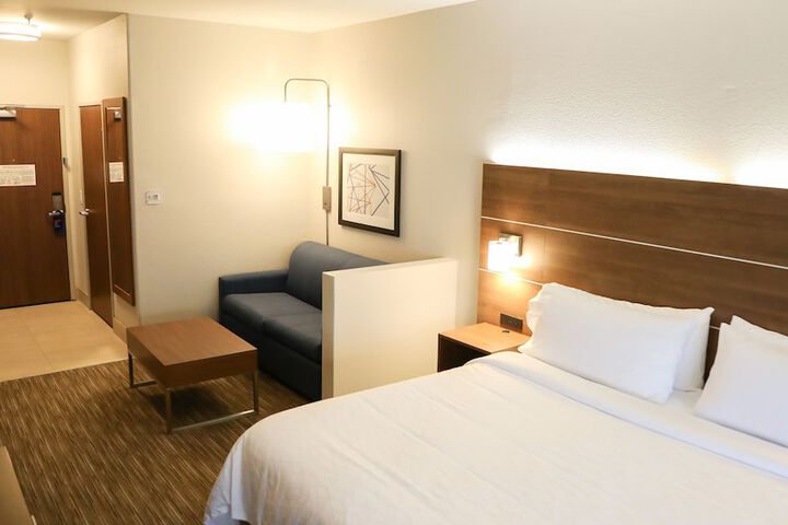 Room 36 of 77