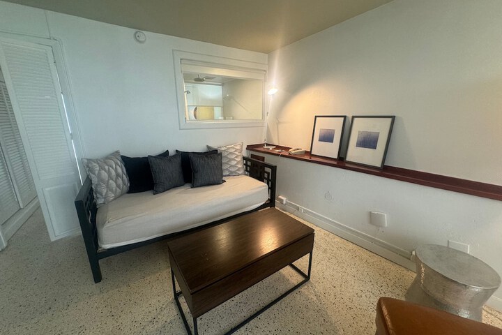 Room 27 of 119