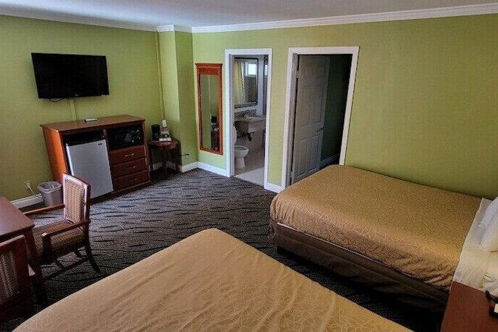 Room 11 of 15