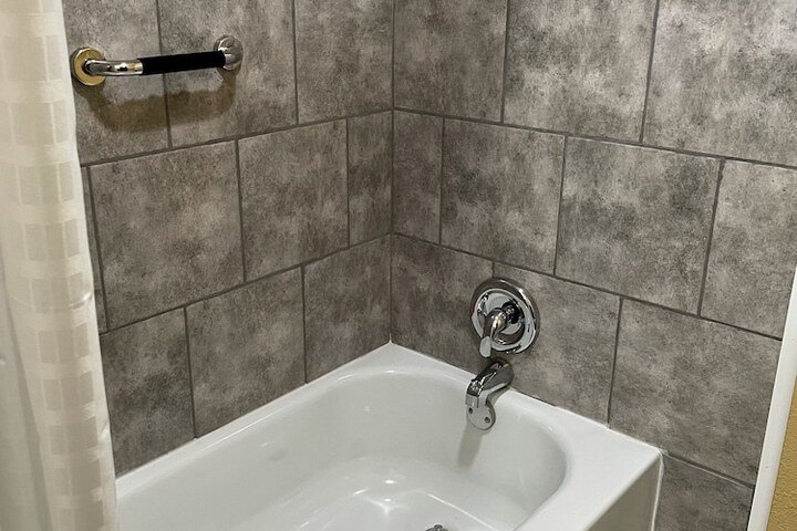 Room 5 of 13