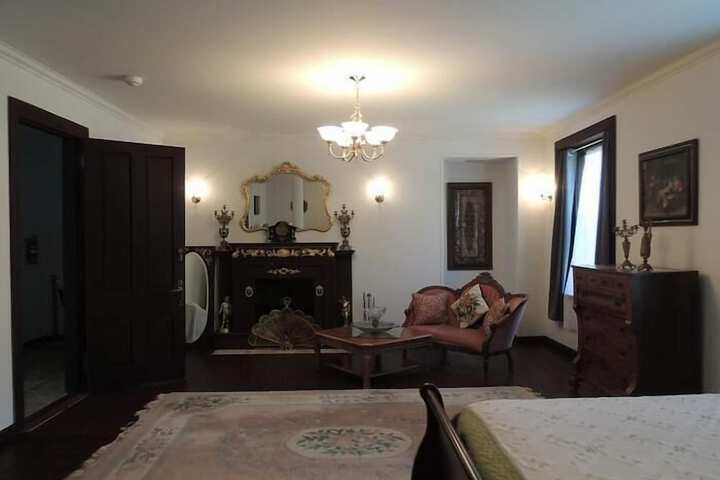 Room 27 of 35