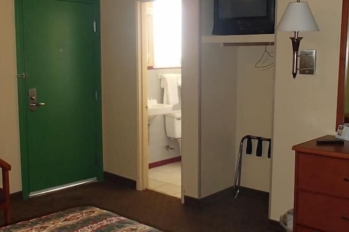Room 18 of 26