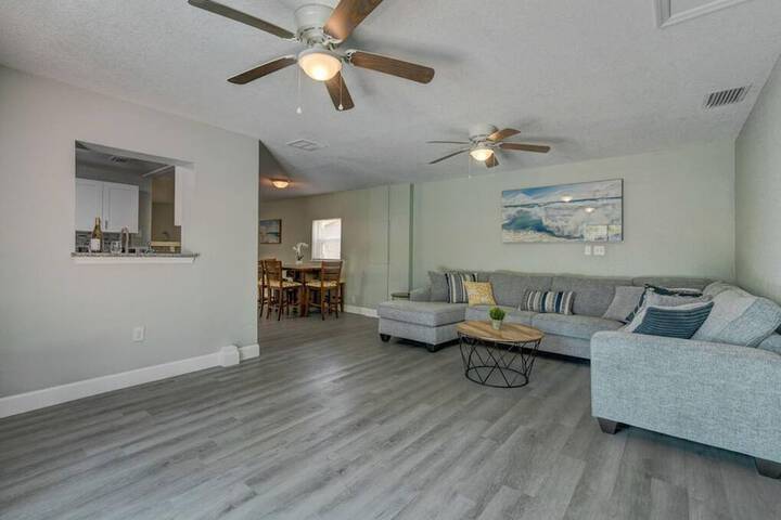 Heated Pool Close to St. Pete Tampa Pet Friendly