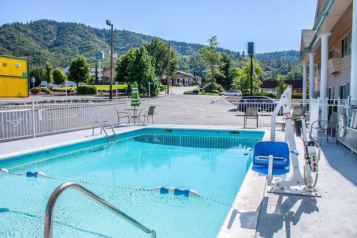 Pool 6 of 27