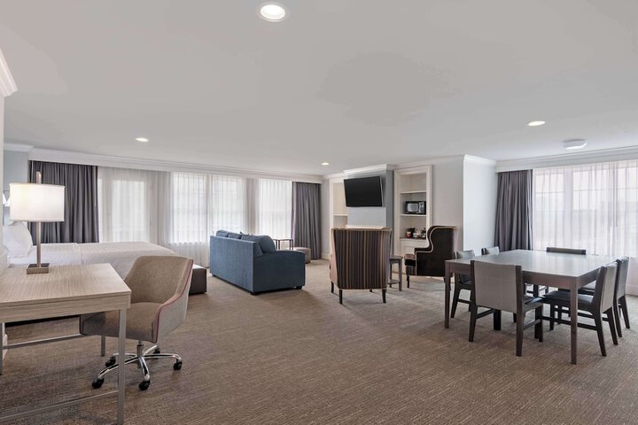 Room 27 of 46