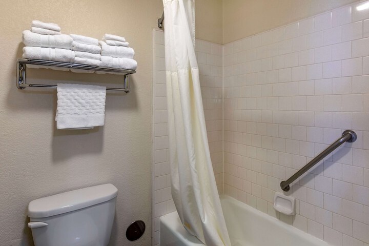 Room 15 of 34