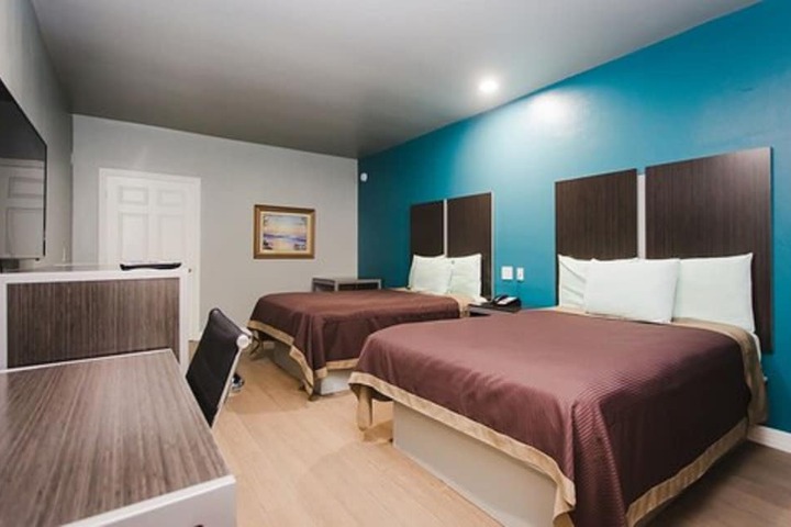 Econo Lodge Inn & Suites Channelview - Houston East