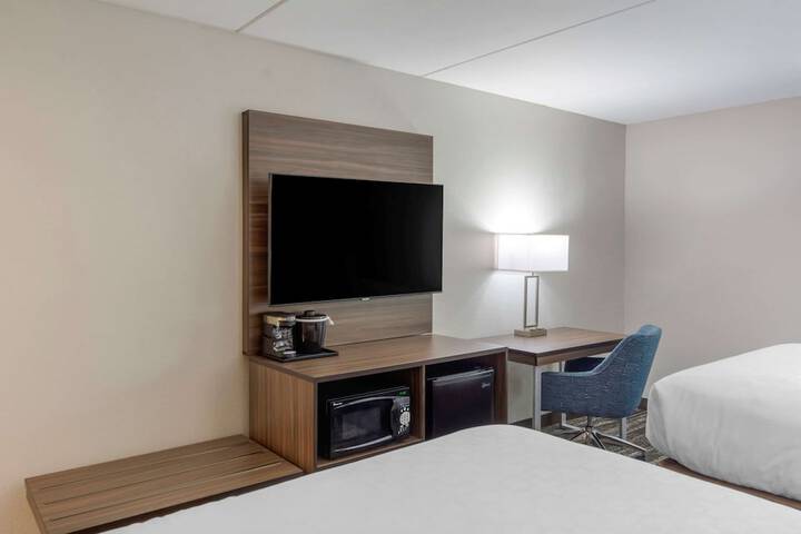 Room 10 of 32