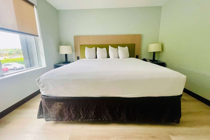 Room 35 of 61
