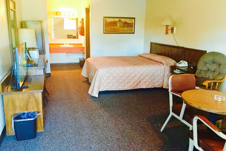 Room 17 of 34