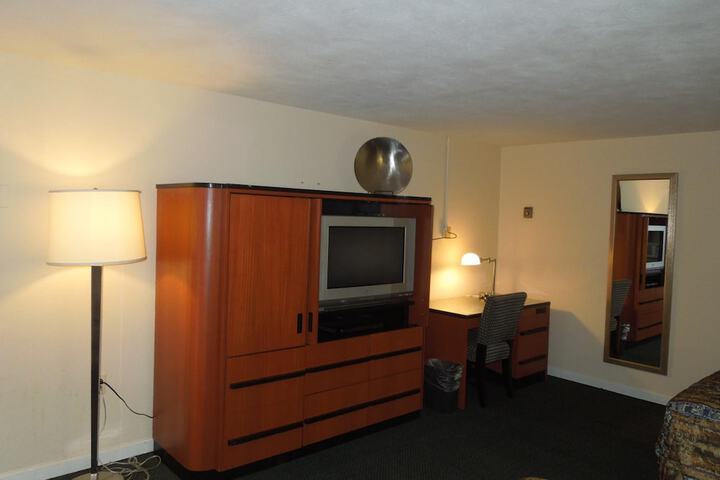 Room 32 of 49