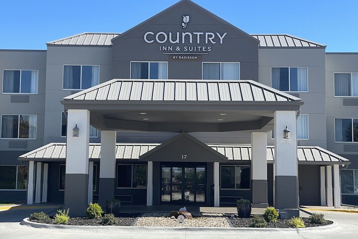 Country Inn & Suites by Radisson Council Bluffs, IA