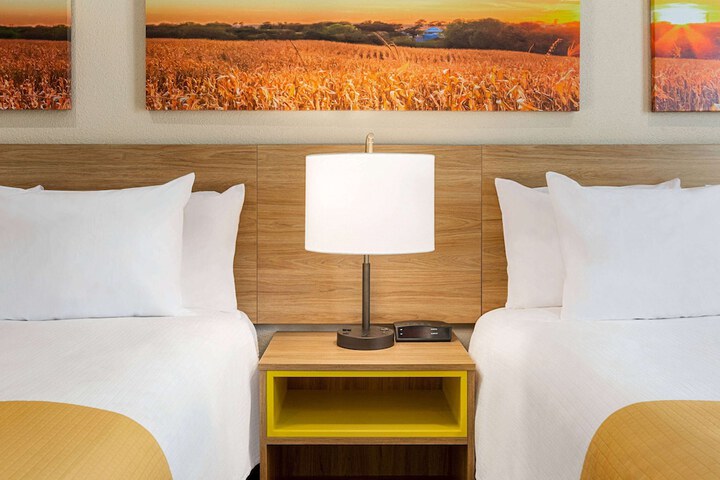 Room 21 of 38