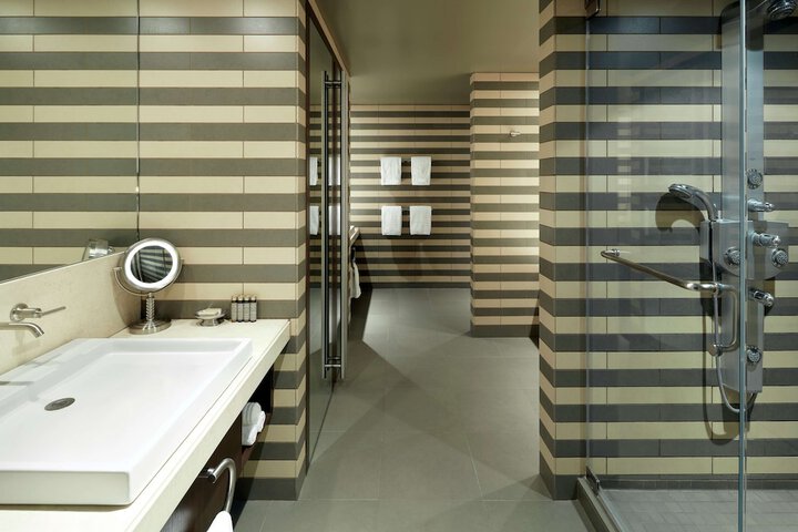 DoubleTree by Hilton Montreal