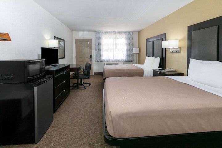 Room 11 of 32