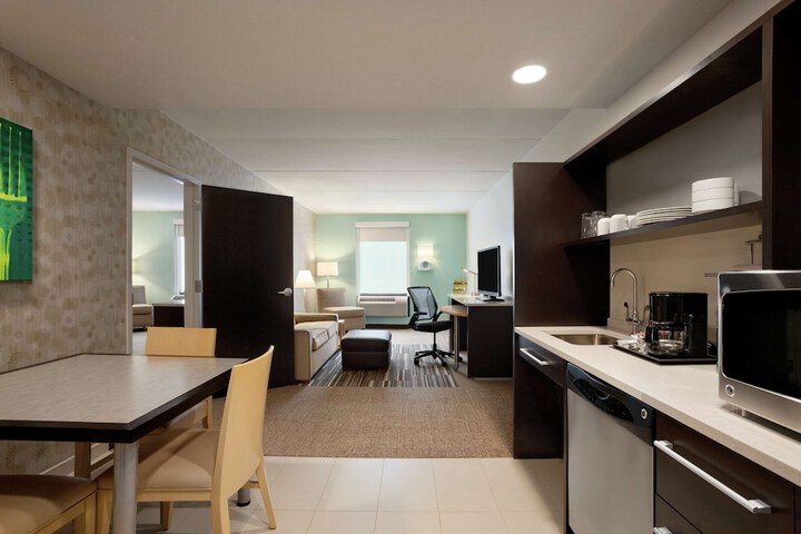 Room 9 of 28