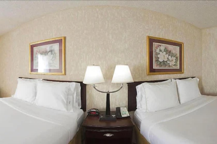 Room 12 of 22