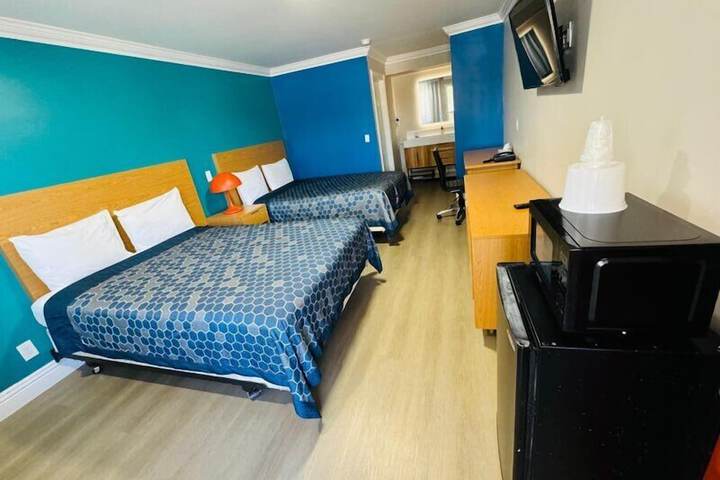Room 9 of 12