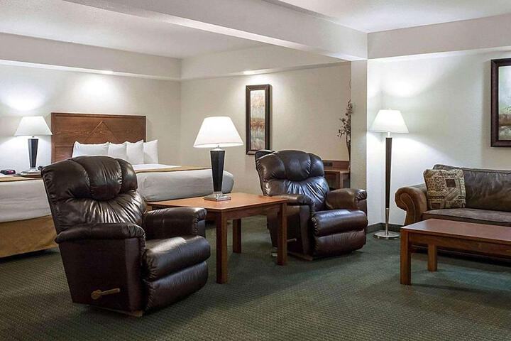 Room 10 of 32