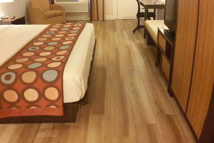 Room 28 of 77