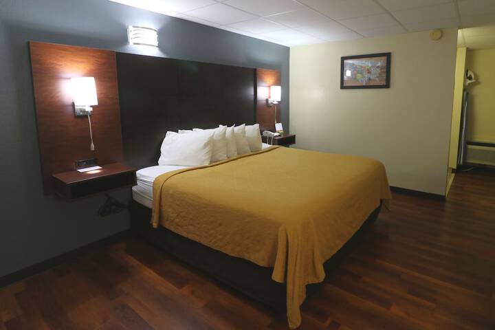 Room 27 of 41