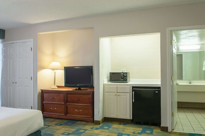 Room 19 of 33