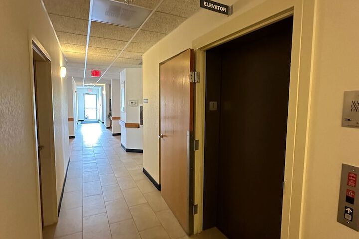 Ballroom/Hall 68 of 72