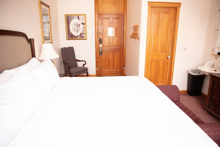 Room 85 of 110