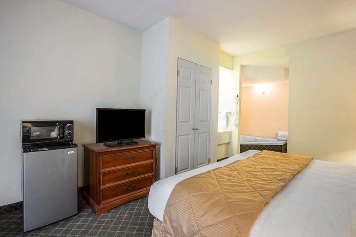 Room 32 of 49