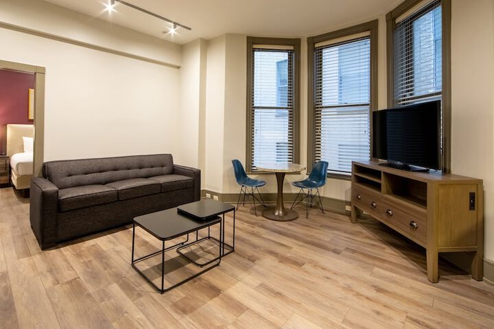 Room 28 of 40