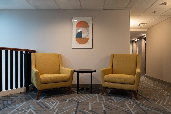 Lounge 57 of 61