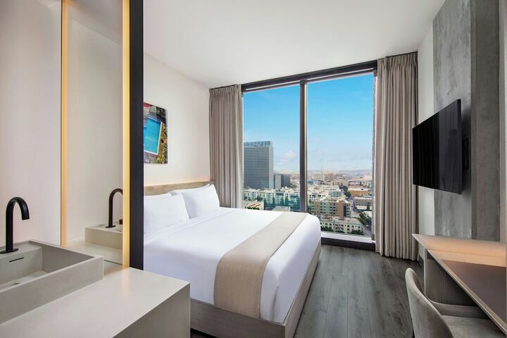 Room 16 of 104